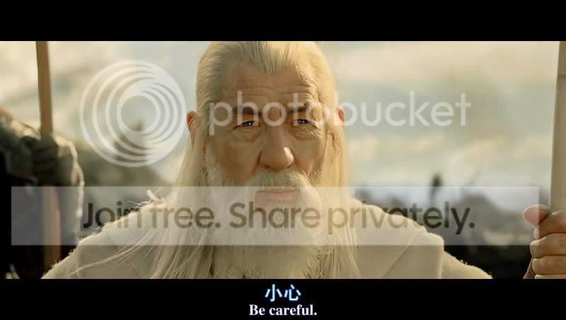 魔戒第一集 甘道夫掉下去怎么没死?